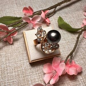 SZ 9 | Adjustable Vintage Gold Crystal Cluster Ring with a Large Grey Pearl